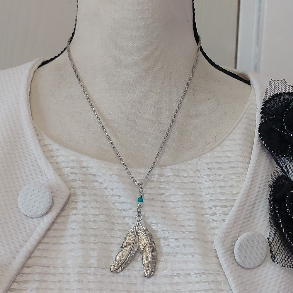 Silver Tone Feathers Pendant Boho Chic Necklace